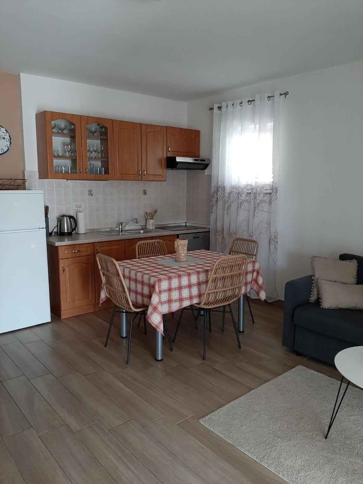 Apartman Mima โพราต ภายนอก รูปภาพ